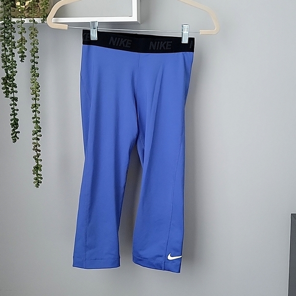 Nike Pants - NIKE DRI-FIT  Capri Leggings